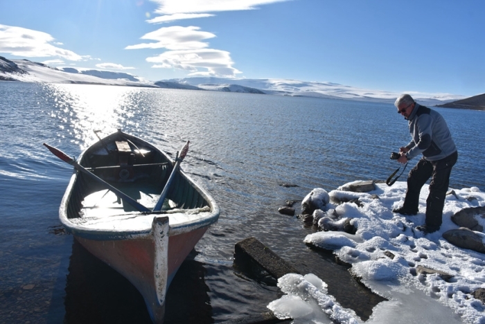                                                                 "Fotoraf benim hayatm oldu" <br><br> Özgen Beli, i yerinin altndaki alan kente gelen turistlere ehrin tarihi ve doal güzelliklerini göstermek için 36 fotoraftan oluan adeta bir fotoraf galerisi haline getirdiini belirterek, çok sayda kiinin fotoraflarn görmek için kendisini ziyaret ettiini anlatt.                                                     