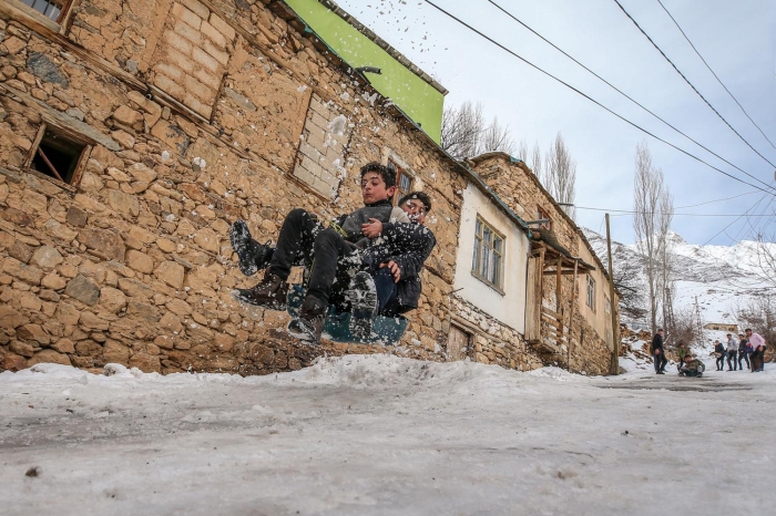 Karl yollardan, tepelerden kaymann heyecan verici olduunu anlatan Ereli, ilçeye bir kayak merkezi yaplmasn istedi.