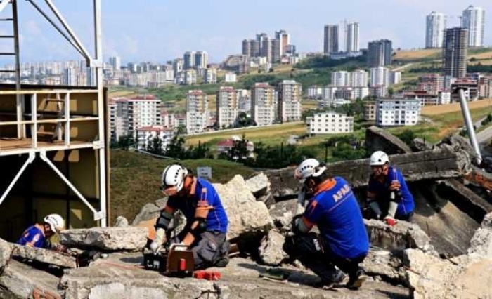                                                                 Elektriklerin kesilebileceinin; yangn alarmlarnn çalabileceinin ve yangn söndürme sistemlerinin devreye girebileceinin farknda olun                                                           