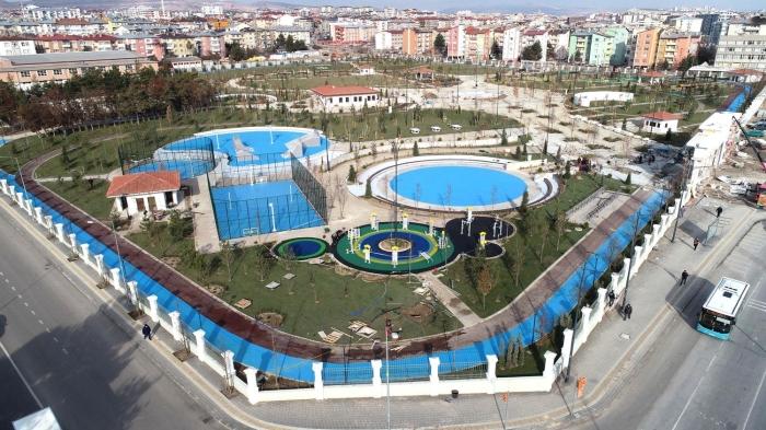  Son rötular yaplan ve yaklak 15 milyon TL'ye mal olan Millet Bahçesi, halkn kullanaca düzeye ulat. 