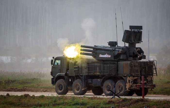 PANSTR-S1 FÜZE SSTEM <br> Pantsir-S1 (NATO ad: SA-22 Greyhound), S-400'ler de dahil tüm uzun menzilli hava savunma sistemlerini, askeri ve sivil tesisleri korumak için tasarlanm, yer tabanl, kendinden tahrikli bir yüzeyden havaya füze / silah sistemidir.