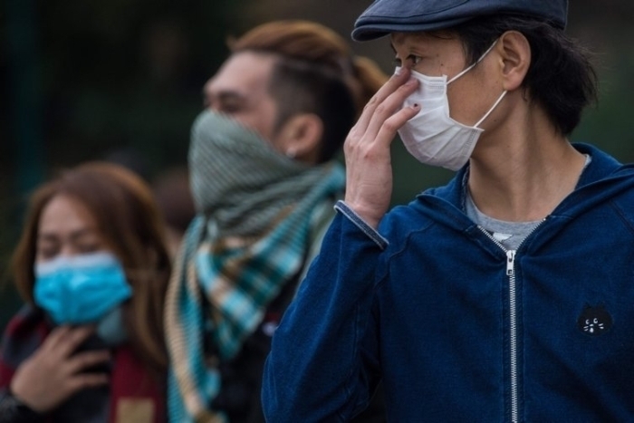 Virüsün hızla yayılması nedeniyle Hubey eyaletinin yakınlarındaki Guandong ve Ciangşi eyaletlerinde de maske takmanın zorunlu hale getirildiği açıklanmış, Pekin, Tiencin, Şanghay ve Şian gibi kentlerden diğer kent ve eyaletlere uzun yol otobüs seferleri geçici olarak durdurulmuştu. 