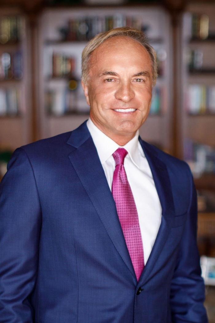 4 Temmuz 2019 Amerikal� milyarder sanayici Chris Cline, Bahamalar'�n Abaco Adalar�'nda içinde bulundu�u bir helikopterin dü�mesi sonucu meydana gelen kazada 60 ya�lar�nda öldü. 