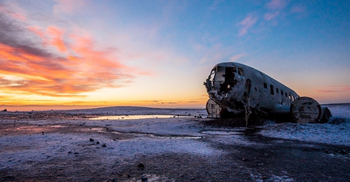 24 �ubat 2003 Afganistan Maden ve Endüstri Bakan� Cuma Muhammed Muhammedi Pakistan'da, uçak kazas�nda öldü.