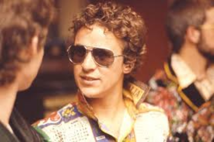 29 A�ustos 2001 Avustralyal� rock y�ld�z� Graham "Shirley" Strachan helikopter kazas�nda öldü.  