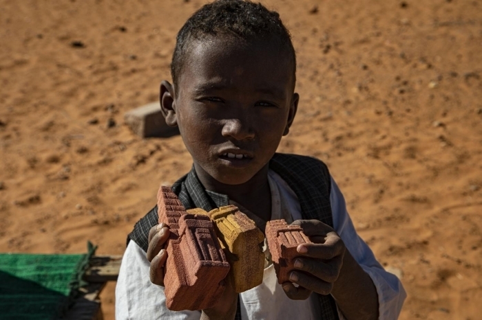 Piramitlerin yeterince bilinmediinden yaknan Becraviya halk, çölün ortasnda adeta sakl hazine gibi duran deerlerinin dünyaya tantlmasn istiyor.  