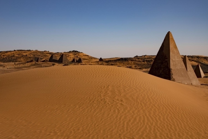 Ahmed, Katar hükümetinin finansman destei ile restorasyon çalmalarnn sürdüünü belirterek, "Restorasyonla birlikte inallah piramitlerin durumu daha iyi olacak ve daha çok turisti arlayabileceiz." ifadelerini kulland.  