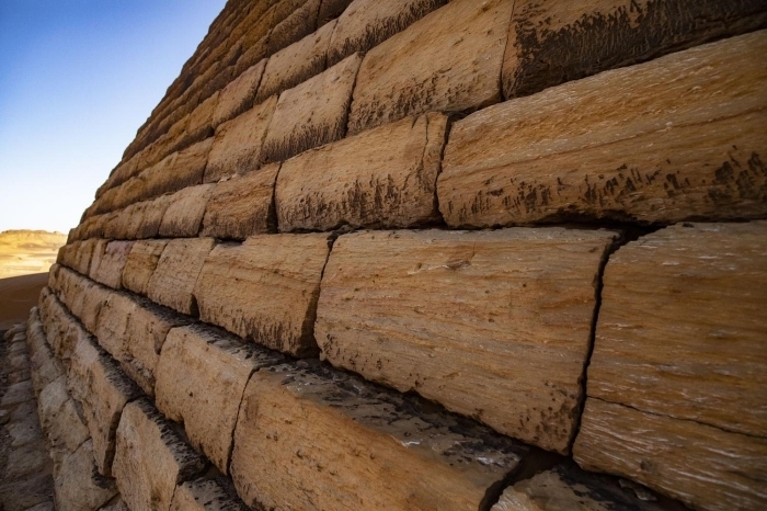 Yllarca süren iç sava, ekonomik ve siyasi istikrarszlk gibi nedenlerle gereken bakm yaplamad gibi piramitler turizmde de hak ettii deeri bugüne kadar görememi.  
