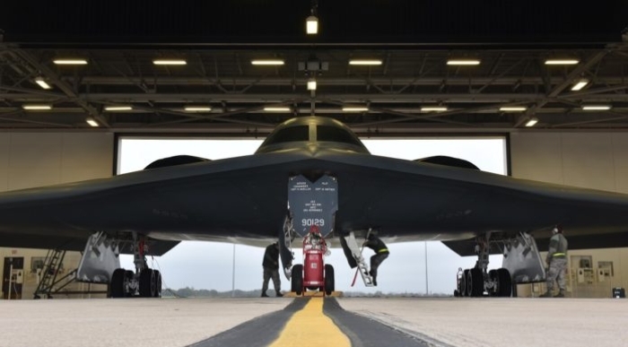 Uçak, envantere girmesiyle B-2 VE B-1 bombardman uçaklarn emekliye ayracak. 