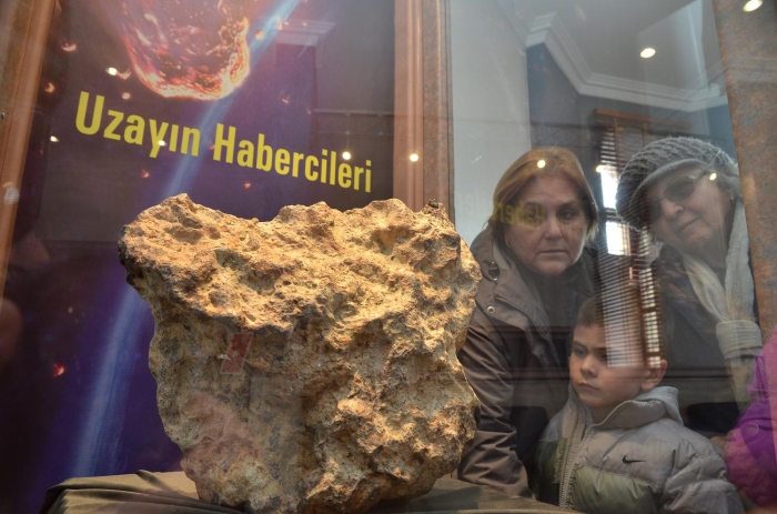 Hitit Üniversitesi Arkeoloji Bölümü örencisi Murathan Karamehmetolu ise gök tann müzede sergilendiini duyunca heyecanlandn söyledi.  