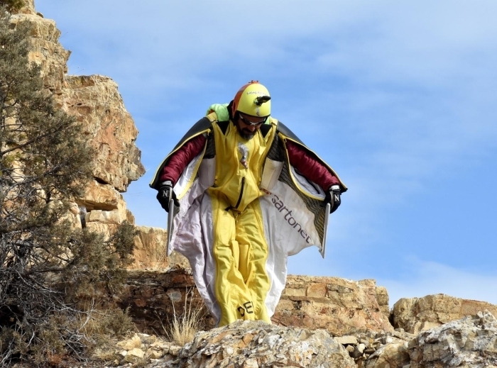 Emekli olmasnn ardndan 2011 ylnda base jump sporuyla daha çok ilgilenmeye balayan Koçak, Amerika'nn Kaliforniya eyaletinde ald eitimle Türkiye'de wingsuit ve base jump atlaylar yapan sporcu olma özelliini elinde tutuyor.