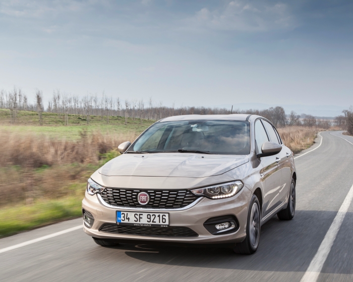 Kamu bankalarnn getiimiz yln son aylarnda balatt yerli retim kampanyas kapsamnda Trkiye'de retimi yaplan otomobiller iin 50.000 TL'ye 24 ay vadeli yzde 0.69 faizli kredi kullanlabiliyor.  