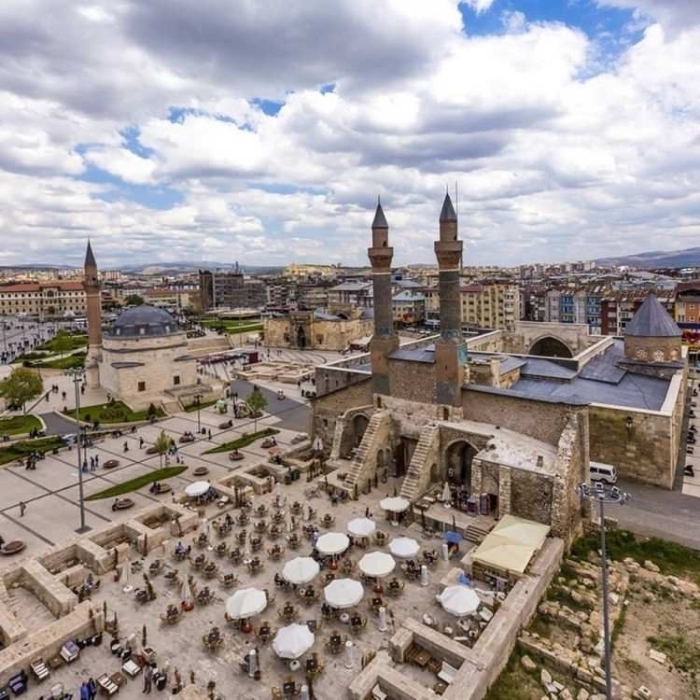                                                                 S�VAS <br><br> Do�um yeri: Sivas<br><br>     �stanbul'daki n�fus: 364.641                                                       