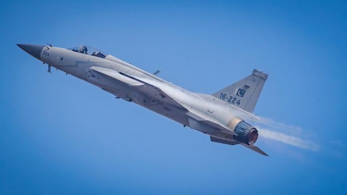 Ayrca Malezya Hafif Sava Ua (LCA) tedarik programnda listedeki in-Pakistan jetini (JF-17) ksa listeye ald. Uak ksa listede Hint yapm Tejalar ve Gney Koreli F-50 ile rekabet halinde. 