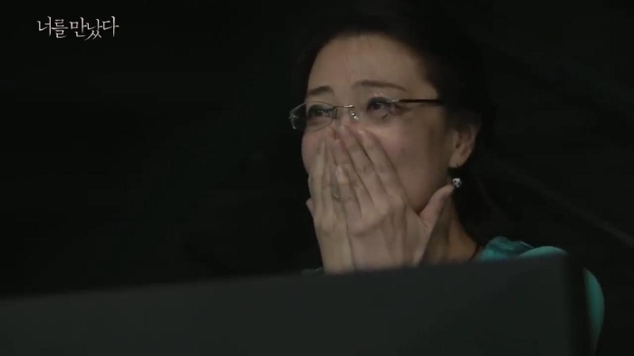 Sanal gereklikte annenin kz ile bulutuu anlar ise stdyodakileri gzyalarna bodu.