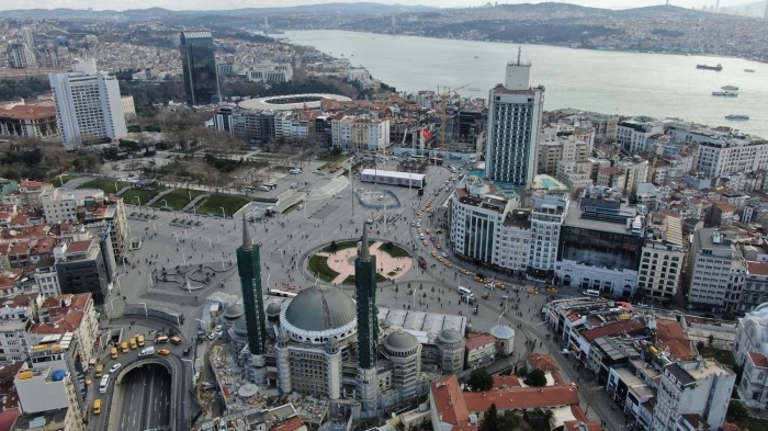 te yandan projenin gecikmi bir proje olduunu syleyen mer krk 'da 'Keke daha nce yaplsayd. ok gecikti. Bir an nce bitmesi iin sabrszlanyoruz.' eklinde konutu.