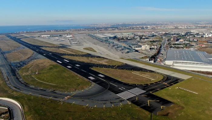 �stanbul Yeni Havaliman�’n�n a��lmas�yla beraber 'Millet Bah�esi' olmas� planlanan Atat�rk Havaliman� yakla��k 12 milyon m2 �zerine kurulu devasa arazisine, i�erisinde bah�eler, k�raathaneler, at�lyeler, y�r�y�� ve bisiklet yollar�n�n da yer almas� bekleniyor. Mevcut alan i�erisinde y�k�lmayarak korunacak olan terminal binalar� ise kongre ve fuar merkezine d�n��t�r�lmesi bekleniyor.