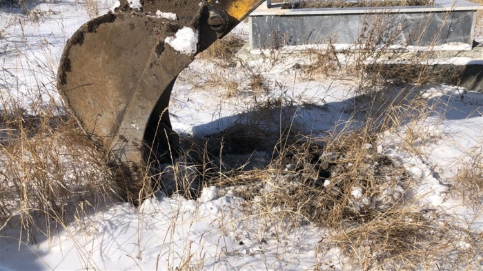 'KEPEYLE BLE DONMU TOPRAK ZORLUKLA KAZILDI' <br> zel daresi ekiplerine teekkr eden kyller, Yavuz amak'n cenazesini topraa verdi.