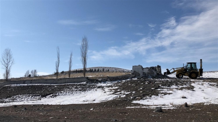 Kyller, souk hava nedeniyle donan topra kazamaynca muhtar akir Uyusun'a durumu bildirdi. 
