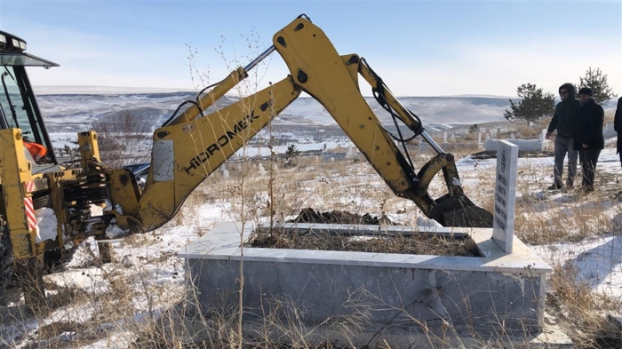 Telefon atk hemen gelip mezarmz kazdlar' diye konutu.