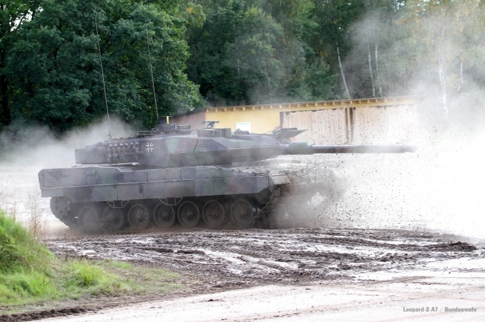lk kez Eurosatory 2010 srasnda gsterilen Leopard 2A7 , Bundeswehr tarafndan test edilmitir. 2012 ylndan itibaren 50 adet Alman Leopard 2 tanknn 2A7 seviyesine karlmas planlanmaktadr. 