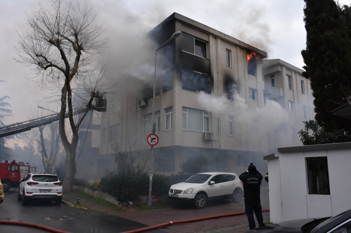 tfaiye ekiplerinin yaklak yarm saatlik almasnn ardndan yangn sndrld. 