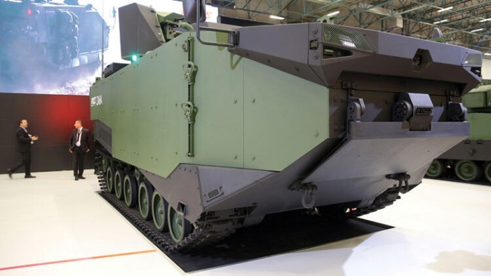 Harektn karma safhasnda, kyya yanaan havuzlu karma gemilerinden denize inebilmekte ve aradaki mesafeyi yksek sratle kat ederek, birliklerin koruma altnda ve ate destei ile ksa zamanda karaya kmasn salamaktadr. 