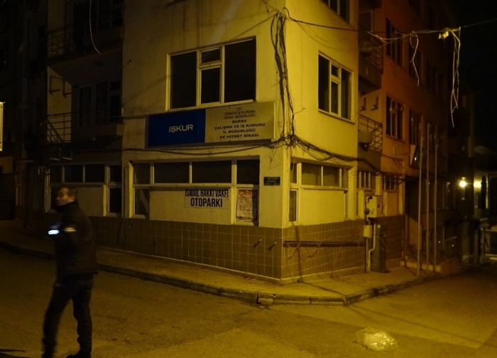 Hrszlar iKUR binasna demir kesme makasyla girdi, bekiler olay nledi