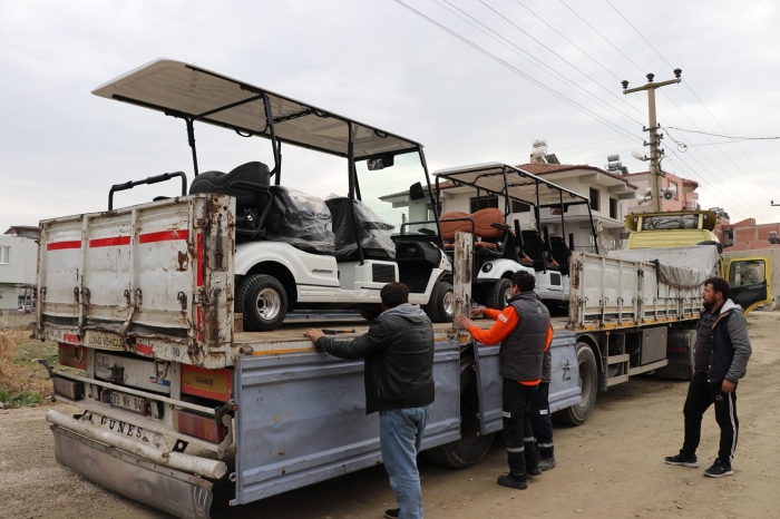 Tesiste tamamen yerli �retim ger�ekle�tirdiklerini anlatan �ahin, otomobillerdeki donan�mlar�n bir k�sm�n� elektrikli faytonlara uyarlad�klar�n� dile getirdi.