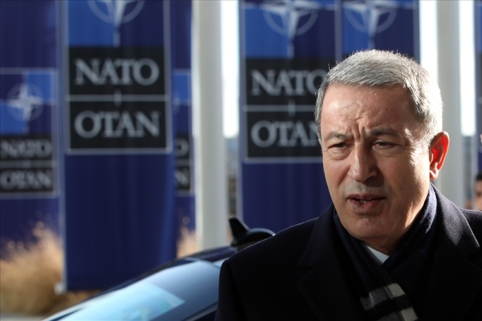 NATO Karargah’nda grevli personelle bir araya gelen Bakan Akar, herkesin grevini en iyi ekilde yapmasnn, Trkiye’nin tezlerinin, hedeflerinin, yaptklarnn ve fedakarlklarnn anlatlmasnn nemine iaret etti. 