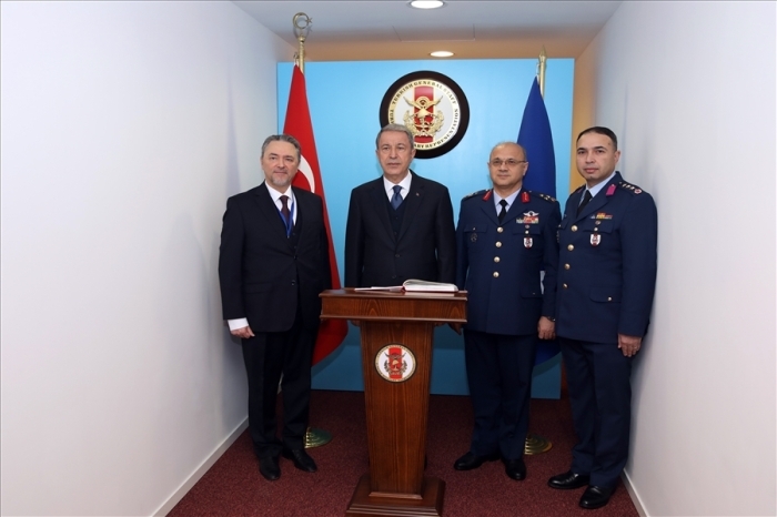 Bakan Akar, bata FET, PKK/YPG/KCK, DEA olmak zere tm terr rgtleriyle mcadelenin ayn kararllkta devam ettiini vurgulad.