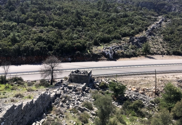 �kinci etapta ise 1950'li y�llarda karayolu nedeniyle y�k�lan k�sm� yeniden aya�a kald�r�lacak.