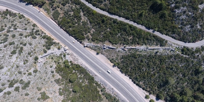 3 B�NE YAKIN TA� KULLANILDI Antik kentin kuzey bat�s�ndaki surlar�n 3 boyutlu haritas� ��kart�larak, b�lgedeki 3 bine yak�n ta� tek tek numaraland�r�l�p 3 boyutlu tarand�ktan sonra asl�na uygun �r�len surlar�n ilk etab� tamamland�. 