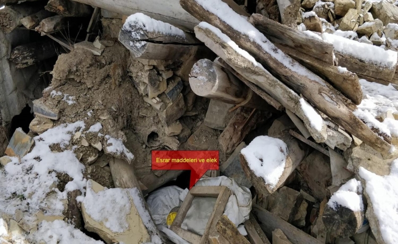 Delil niteliindeki malzemelere el konulurken, dier malzemeler imha edildi. 