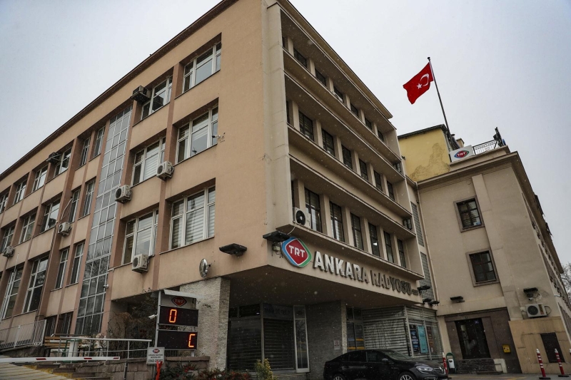 Radyodaki deiimin olumlu ve olumsuz ynleri olduuna deinen Arcolu, 'Baz gelimelerin ok hzl olmas, uyum sreci anlamnda bizi biraz zorlayabiliyor. Emeklilik ya gelmi arkadalarmz burada dijital montaja getiimiz zaman epey zorlanmt.' dedi.