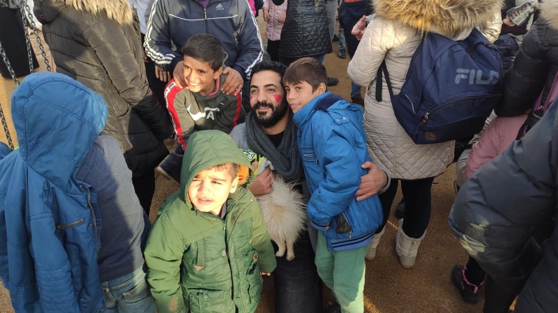 'Oyuncaklar Yolda-Elaz Projesi' kapsamnda topladklar oyuncaklarla kente ulaan gnlller, depremzede ocuklarla geici olarak barndklar adrlar ve sosyal tesislerde bir araya geldi.