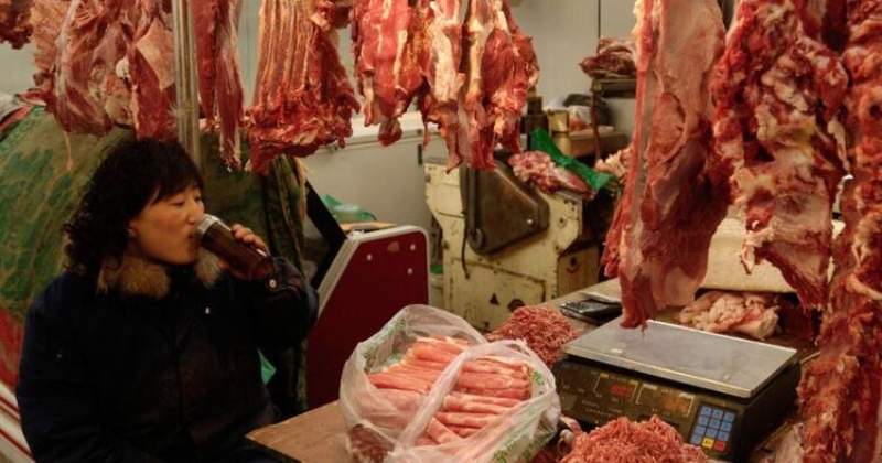                                                                 Wuhan'�n kent merkezindeki Huanan Deniz �r�nleri Pazar�, �inli yetkililerin koronavir�s�n g�da ithalat�nda sat�lan vah�i bir hayvandan kaynaklanm�� olabilece�ini s�ylemesinin ard�ndan yerel yetkililer taraf�ndan 's�f�r noktas�' olarak adland�r�ld�.                                                       