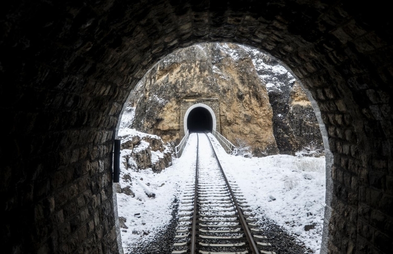 Erzincan'daki molada yolcular, asl ad Muhammed Vehbi olan tasavvuf ehli Terzibaba'nn Osmanl mimarisinin rnei trbesini, 19'uncu yzyln balarnda ina edilen Ta Hamam, Erzincan Kalesi ve Saat Kulesi'ni ziyaret edebiliyor.