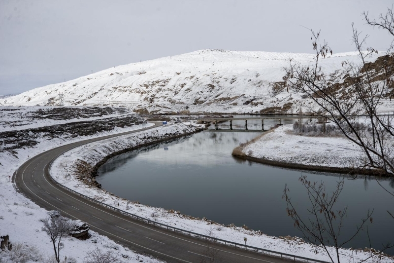 Sivas merkezde ise byk nder Mustafa Kemal Atatrk'n Kurtulu Sava mcadelesinin temellerini att Kongre Binas, Trk ssleme sanatnn en gzel rnekleri arasnda yer alan ve 800 yllk zaman dilimine ahitlik eden ifte Minareli Medrese ve Gk Medrese ziyaretilerini bekliyor.