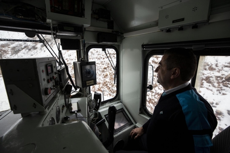 K aylarnda Ankara-Kars-Ankara hattnda her gn ileyen tren, Ankara'dan saat 15.55'te, Kars'tan 22.35'te hareket ediyor.