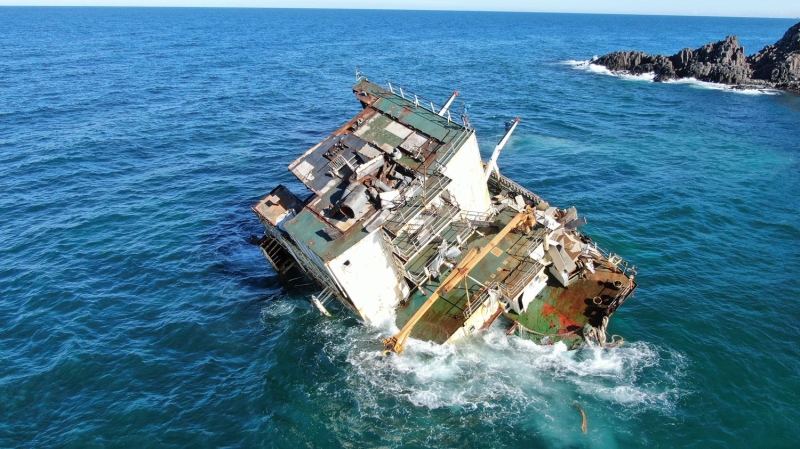 Bu gelime zerine geminin evresindeki almalara son verildi, geminin zerindeki elektronik cihazlar ve kullanlabilecek paralar skld. Kazadan ardndan geen 14 ay boyunca Nataila'nn enkaz Karadeniz’in hrn dalgalar tarafndan dvld.