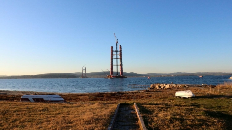 Proje kapsamnda 1 asma kpr, 2 yaklam viyad, 4 betonarme viyadk, 6 alt geit kprs, 38 st geit kprs, 5 kpr, 43 alt geit, 115 eitli ebatlarda menfez, 12 kavak (devlet yolu zerindeki kavaklar dahil), 4 otoyol hizmet tesisi, 2 bakm iletme merkezi, 6 cret toplama istasyonu ina edilecek. 1915 anakkale Kprs, 18 Mart 2022'de tamamlanarak hizmete alacak.