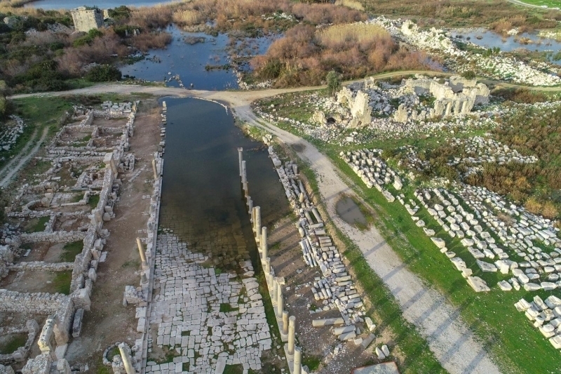 Ik, btn partilerinin onayyla kabul edilmi bir projeyle meclisin onarmnn yapldn belirterek unlar kaydetti: