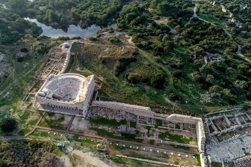 'Montesquieu, en mkemmel ynetim biimini, tannrl daha fazla olan Atina demokrasisi zerinden deil, Likya Birlii'nin cumhuriyet modeli zerinden yrtmtr. lkem, bu haliyle yeryzndeki en mkemmel cumhuriyet modelinin de Trkiye topraklarnda olduunu syleme frsatn bir kez daha bulacaktr. 2020 yl meclisimizin yznc kurulu yl dnm.'