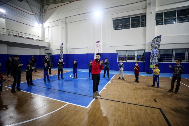 Depremden etkilenen reticilere kk ve bykba hayvan yardm yaplrken, hayvanlar iin 1685 adr kuruldu, 185 bin 900 kilogram yem datld.  Deprem blgesinde psikososyal, rehberlik ve manevi destek almalar kapsamnda 57 bin 758 kiiye hizmet sunuldu