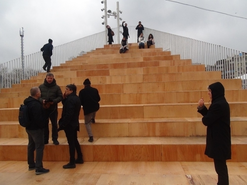 “Onun yerine baka eyler yaplabilirdi” Proje iin ok fazla bte ayrldn ifade eden Yaar Kelleciolu, “Bu kadar skntnn ierisinde ksa sreli bir proje iin ok sama bir bte olduunu dnyorum. Onun yerine baka eyler yaplabilirdi. Her ey ok gzel olacak diyorlar ya hani, gryoruz ite ok gzel oluyor. Bence ok byk bir para, onun yerine baka bir ey yaplabilirdi. Byle bir projeye bu kadar para harcanabiliyorsa ulama o kadar zam yaplmamalyd” dedi.