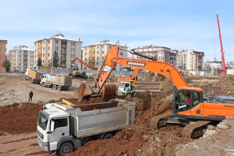 Depremin ardndan binalarn hasar durumlarn ortaya karmak amacyla evre ve ehircilik Bakanlnca oluturulan 1000 kiilik ekip, depremden etkilenen blgeleri sokak sokak gezerek, hasar tespiti yapt.  