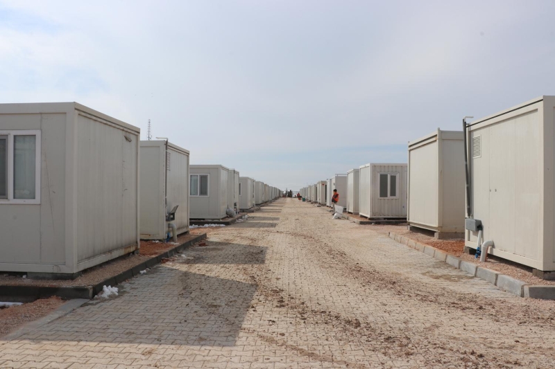 Vatandalara daha yakn, hzl ve etkin hizmet sunmak amacyla Elaz merkezdeki 38 mahallede 26 konteyner ve 2 adrda olmak zere toplam 28 noktada oluturulan Afet Koordinasyon Merkezi irtibat ofisleri ile vatandalarn sorunlarna zm retilmesi saland.  