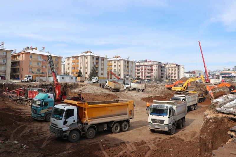 Depremde Elaz'da 1066, Malatya'da 481 kii yaraland. Elaz'da 1'i youn bakmda toplam 9 kiinin, Malatya'da da 2 kiinin tedavisi sryor.  