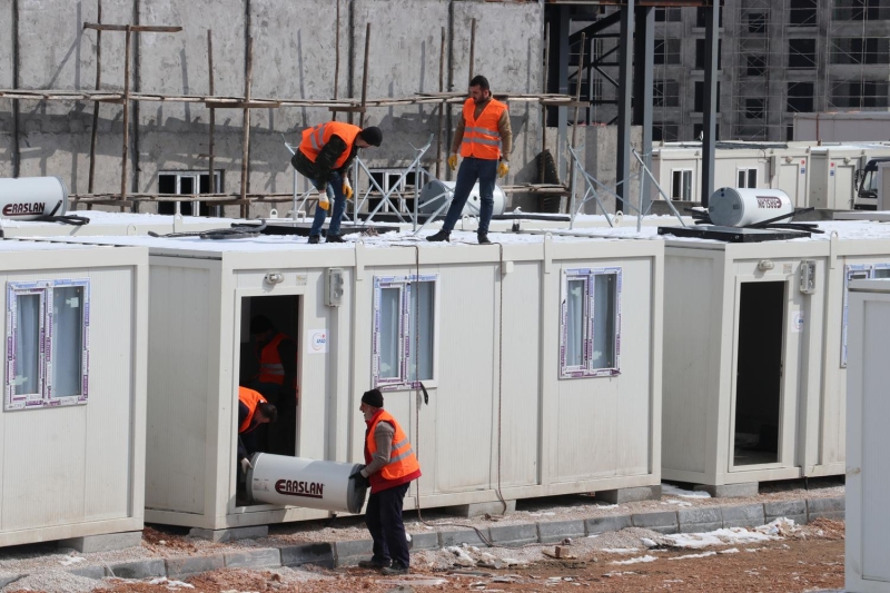 Malatya'daki almada 305 ykk, 3 bin 322 ar, 501 orta hasarl bina tespit edildi. 286 binann acil yktrlmas gerektii belirlenirken 166 binann ykm yapld.  